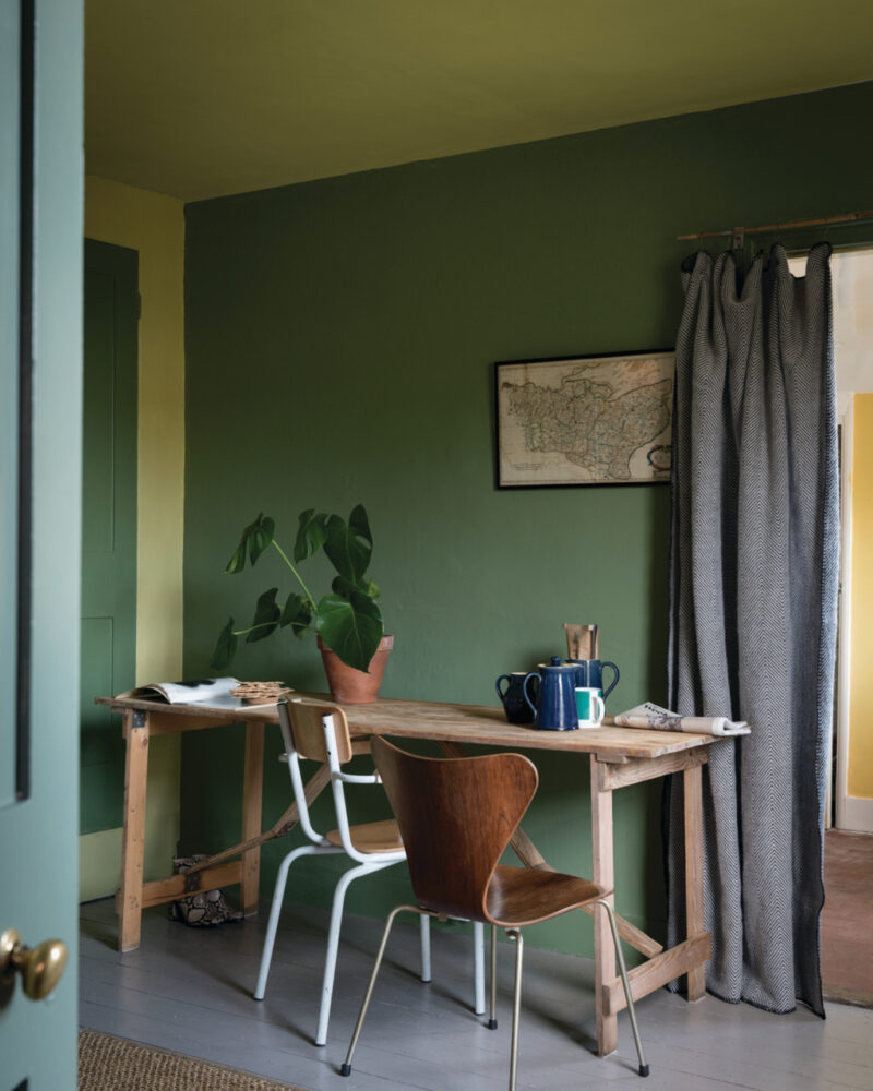 Farrow & Ball Churlish Green No.251